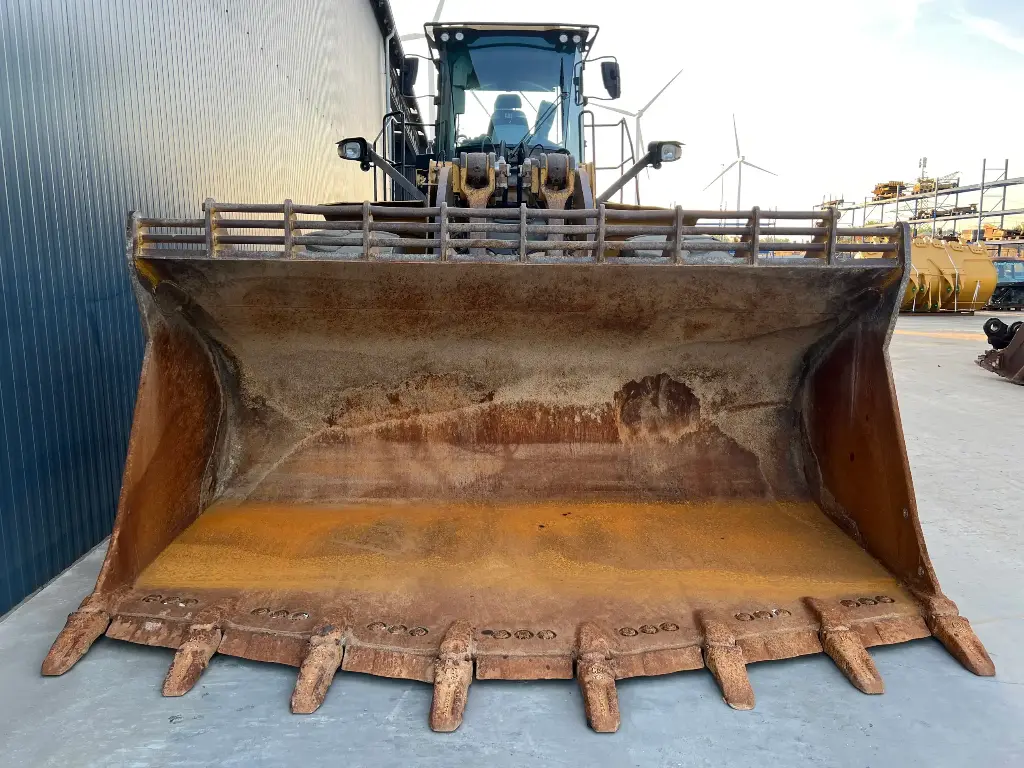 CATERPILLAR-980M-2015-206391-14-L.webp